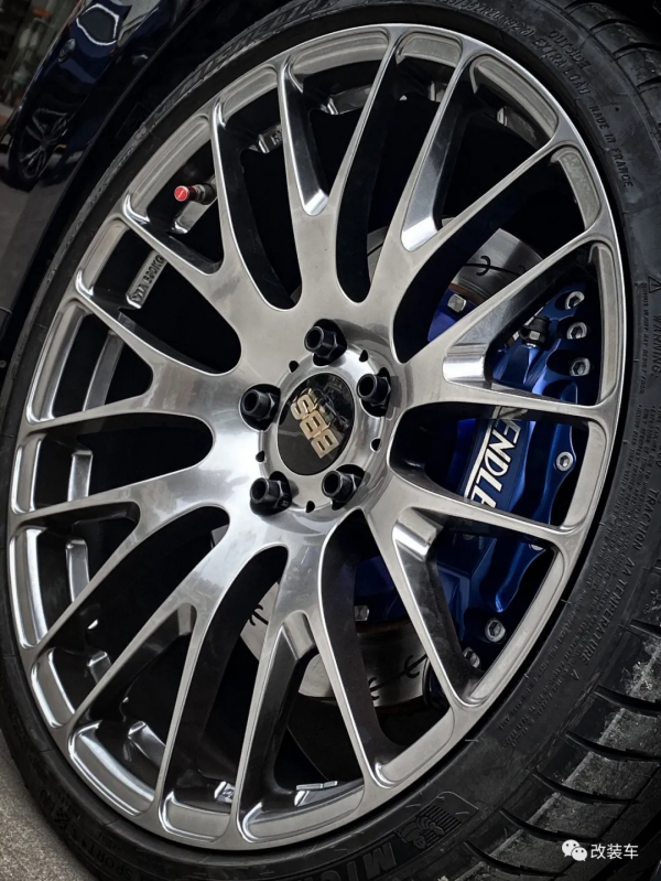 簡約又不失內涵的日規14代目豐田皇冠，只是為了完成兒時的夢