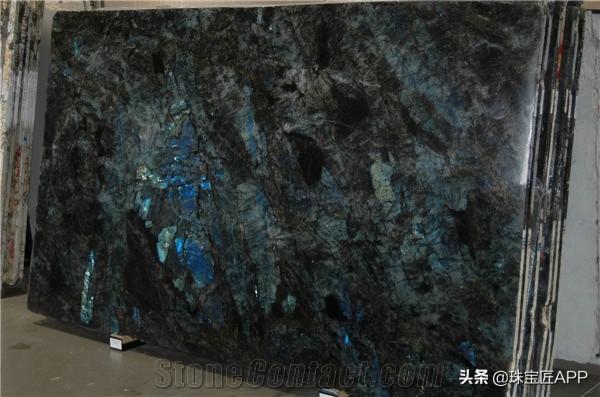 用寶石做裝修？水晶、長石、琥珀、孔雀石……土豪們的家長這樣