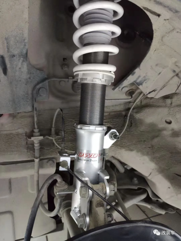 全車CDM姿態改裝的吉利繽越,從上班玩到自己開店才算畢業 全車CDM姿態改裝的吉利繽越,從上班玩到自己開店才算畢業