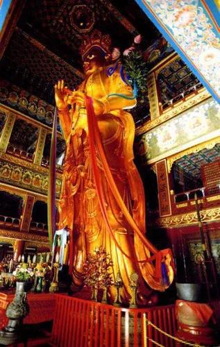 雍和宮萬福閣內的彌勒大佛 雍和宮萬福閣內的彌勒大佛