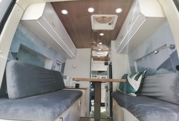 訂製一款房車 辭職去旅行 衛航V590青春版