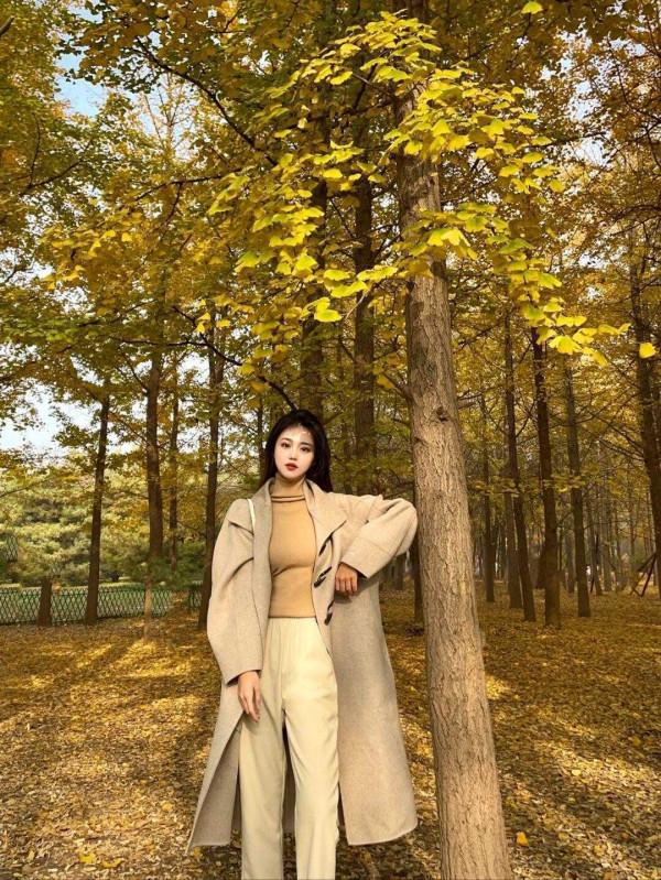 真正聰明的女人，通勤大衣都愛這樣穿，獨具特色又幹練顯氣質