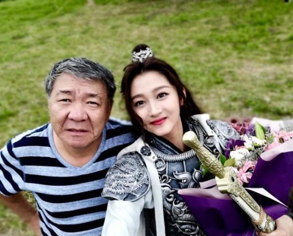 收錢了還是有隱情?閉著眼就誇的7位明星,毀了自己,也害了別人 收錢了還是有隱情?閉著眼就誇的7位明星,毀了自己,也害了別人