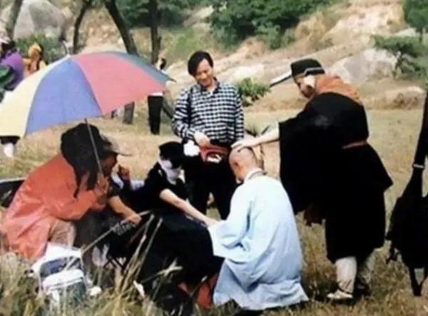 《西遊記》經典瞬間:觀音依偎著唐僧,沙僧抽菸,悟空喝汽水 《西遊記》經典瞬間:觀音依偎著唐僧,沙僧抽菸,悟空喝汽水