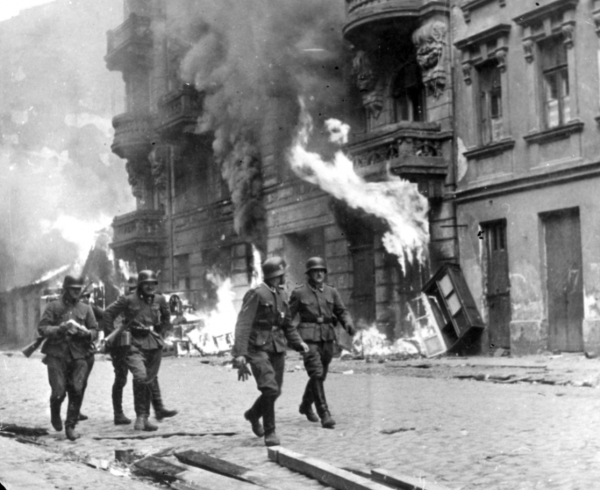 在納粹帝國的最後幾天，集中營的囚犯是如何報復黨衛軍看守的？