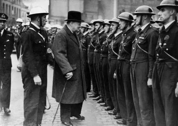 二戰時如果德國不惹蘇聯，而是繼續進攻英國會怎樣？史學家：失敗