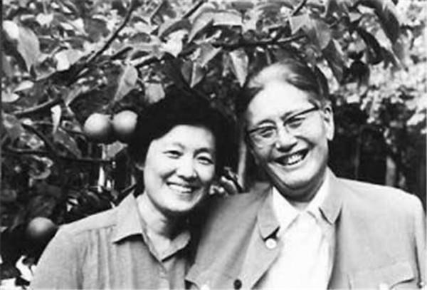 章含之:毛主席英文教師,丈夫出軌後嫁60歲喬冠華,晚年守寡25年 章含之:毛主席英文教師,丈夫出軌後嫁60歲喬冠華,晚年守寡25年