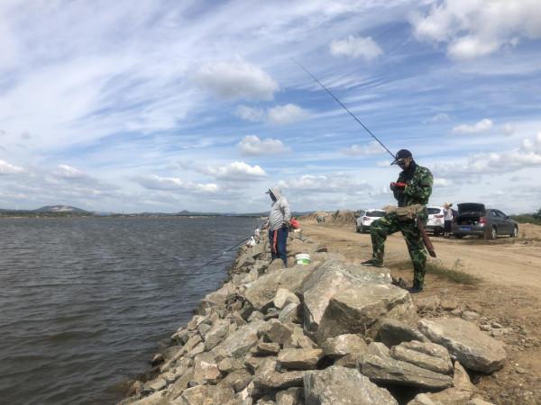今年的楞巴魚咬口季，我還是溜達釣，這一箱子魚獲真過癮