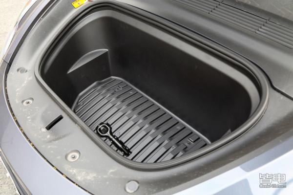 2天暴走500公里，特斯拉Model Y的好與不好，我都試出來了