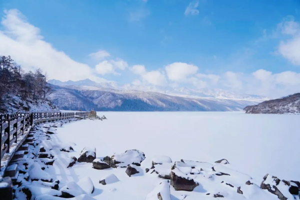 四川人看藍冰奇觀,不用再去貝加爾湖了,就在川西這個免費冷門地 四川人看藍冰奇觀,不用再去貝加爾湖了,就在川西這個免費冷門地