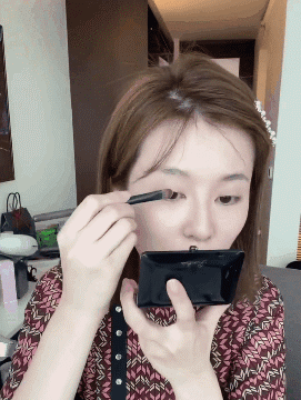 新手化妝別貪多!記住這4個步驟,5分鐘就能讓你“光彩照人” 新手化妝別貪多!記住這4個步驟,5分鐘就能讓你“光彩照人”