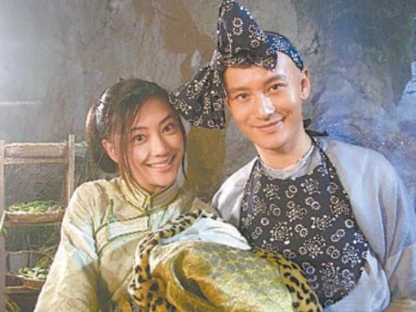 向太內定的兒媳婦,卻跟陳冠希傳出緋聞,最後嫁給大16歲的陳小春 向太內定的兒媳婦,卻跟陳冠希傳出緋聞,最後嫁給大16歲的陳小春