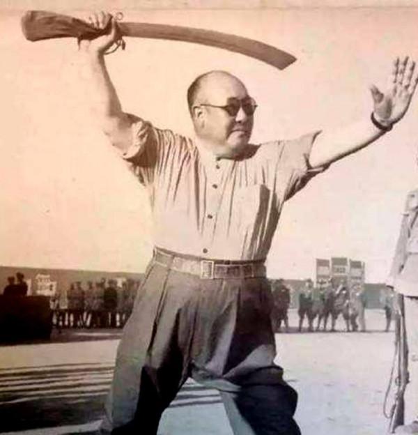 馬步芳妄圖死守六盤山，解放軍四百門大炮炸爛其美夢