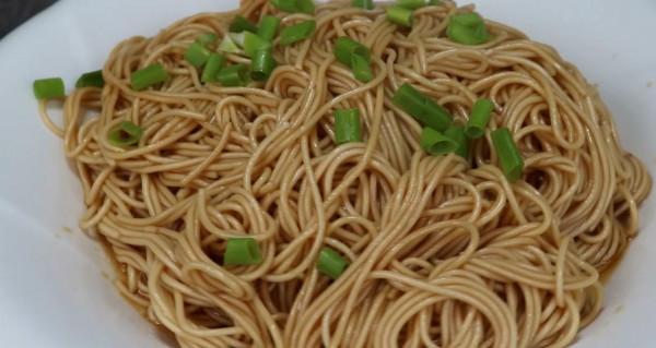 愛吃麵條收藏了，這樣做太好吃了，一週吃6次不膩，一盤不夠吃