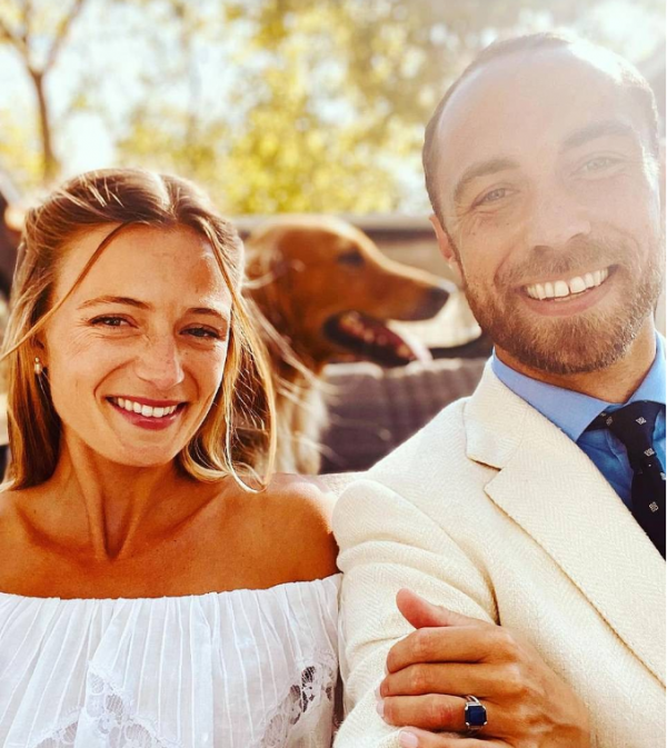 凱特高調亮相,全紅造型在孃家人面前美得閃耀,弟媳首次參與活動 凱特高調亮相,全紅造型在孃家人面前美得閃耀,弟媳首次參與活動