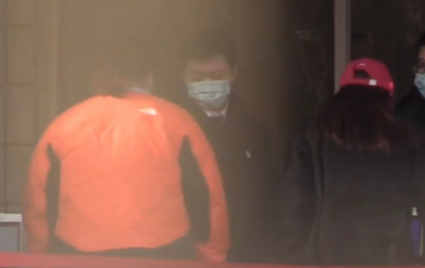 春晚第五次聯排來了！眾星低調進出，李宇春穿裙子鄧超自帶咖啡