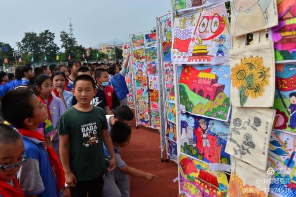 童心繪出黨的光輝——密雲區太師屯鎮中心小學舉辦首屆畫展