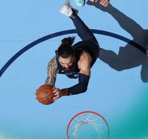 利拉德32分鮑威爾28分開拓者力克灰熊！布魯克斯空砍37分