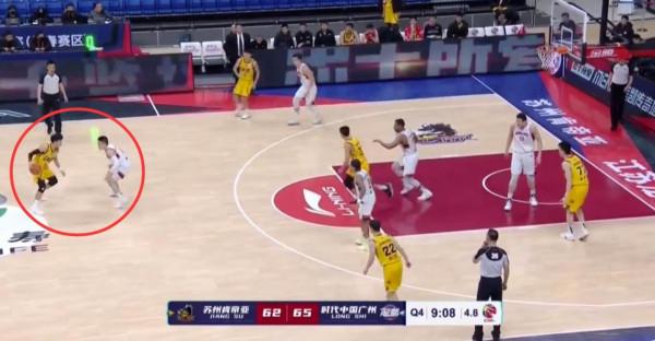 24秒運完把球擱地上！真有這種戰術？CBA解說員多次直言“奇怪”
