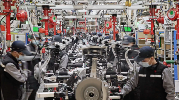 圍觀FF和特斯拉工廠 人都不多但車差很多 圍觀FF和特斯拉工廠 人都不多但車差很多