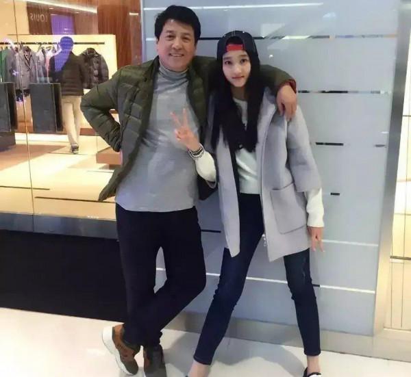 任達華女兒發育太好，16歲身高近1米8，五官神似“年輕版李嘉欣”