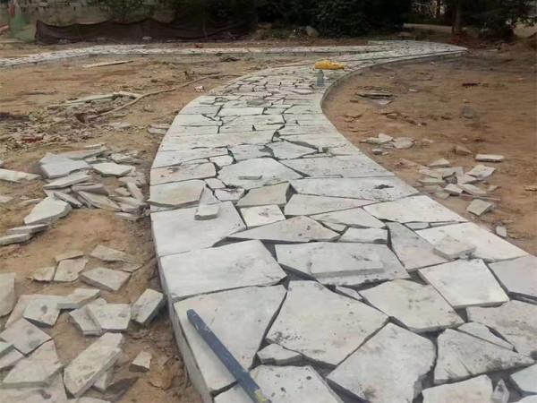 青石板地鋪石冰裂紋和碎拼的價格區別