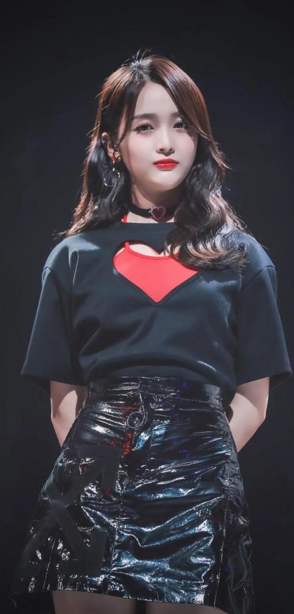 有喜歡吳宣儀的嗎？長相甜美可人，處處散發著迷人的青春氣息