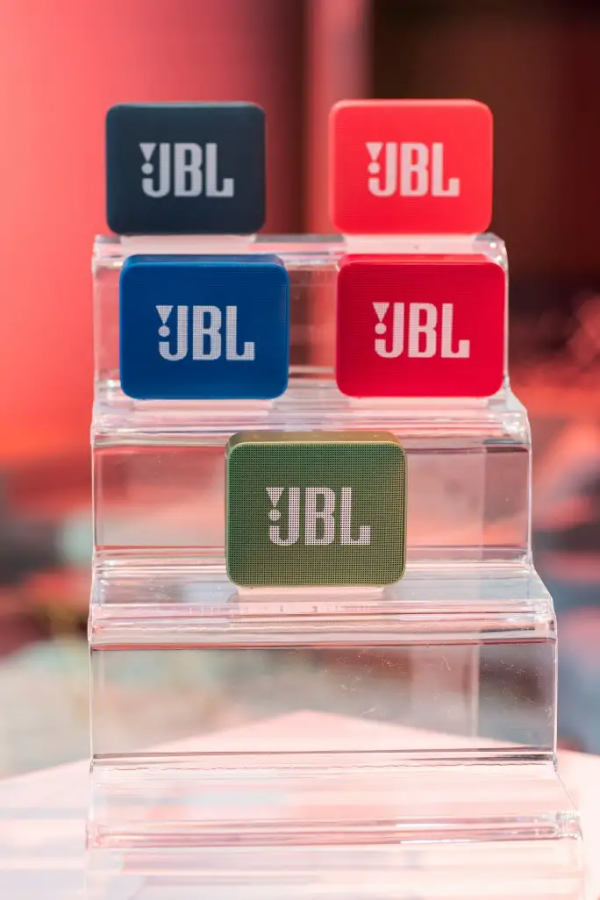 郊遊聚會的裝備清單，JBL藍芽音箱讓音樂隨處可享