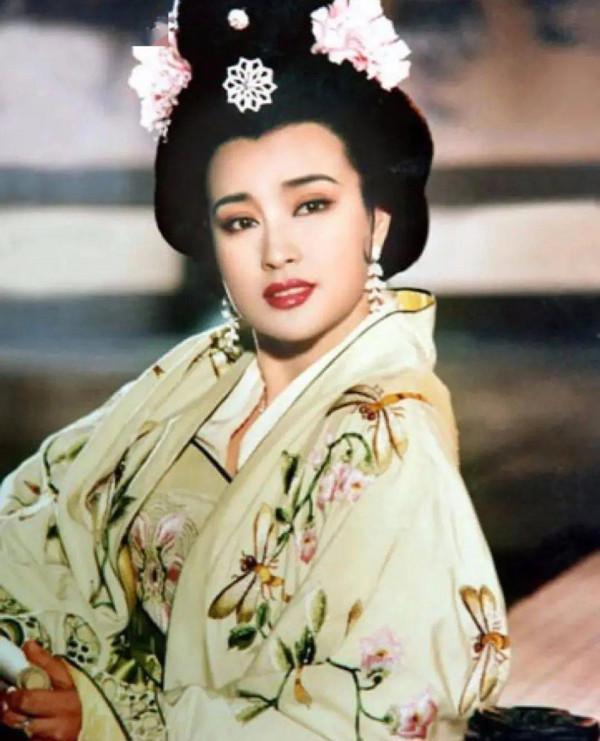 韋后條件比武則天好,為何沒能成功稱帝?她只是推手,不是鬥士 韋后條件比武則天好,為何沒能成功稱帝?她只是推手,不是鬥士