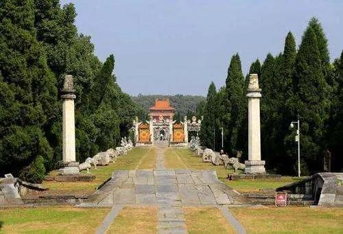 清朝皇帝為何不子隨父葬，而是分葬東西二陵？