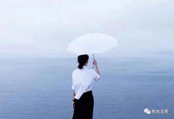 女教師作家秋水深情美文《人到中年情最弱》