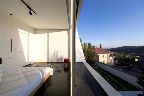 地基不夠,“身高”來湊 / 懸式住宅 地基不夠,“身高”來湊 / 懸式住宅