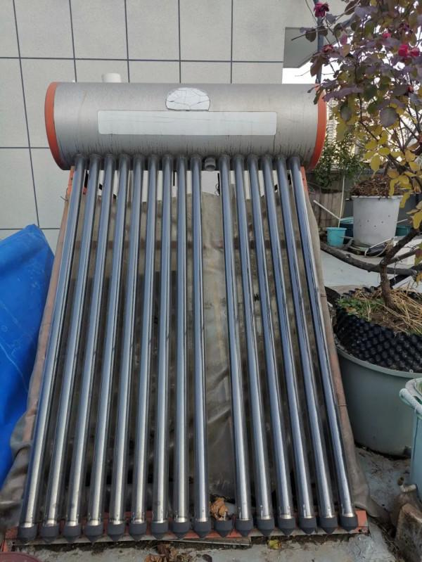 用太陽能熱水器給暖棚增溫,沒想到結果這樣。說說曾經的嘗試 用太陽能熱水器給暖棚增溫,沒想到結果這樣。說說曾經的嘗試