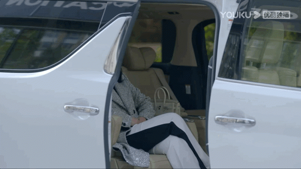 《小敏家》周迅LP大衣，秦海璐香奈兒…中產vs土豪畫風差多少？