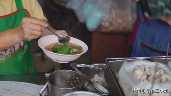 泰國疫情爆發後,第一次在路邊攤買早餐,覺得比米其林還香 泰國疫情爆發後,第一次在路邊攤買早餐,覺得比米其林還香