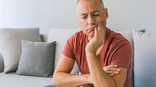 牙齒出血可能不只是牙的問題,重視健康警報,出現3種情況別大意 牙齒出血可能不只是牙的問題,重視健康警報,出現3種情況別大意