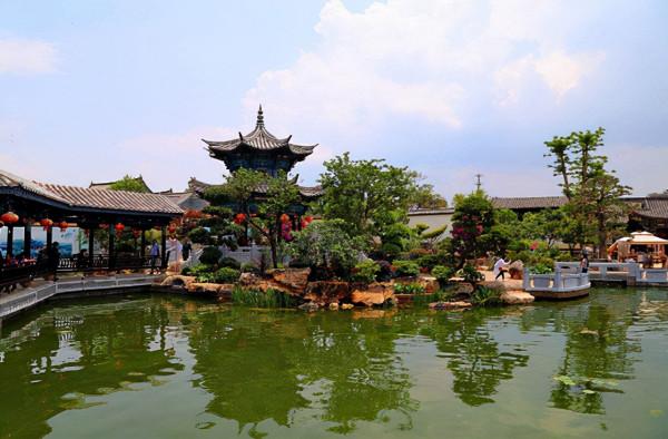 雲南有一名宅，走向坐南朝北，院落層出內雅外秀，古韻十足