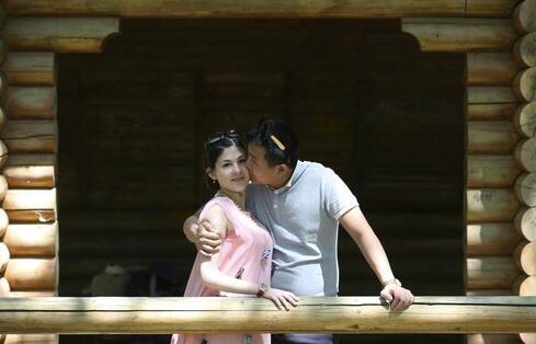 中國窮小夥，0彩禮迎娶俄羅斯白富美，最大的夢想在中國買房