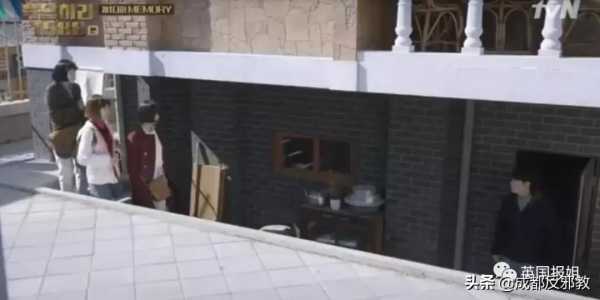 陰冷潮溼、蟑螂亂竄,住在半地下室是許多韓國人的真實日常 陰冷潮溼、蟑螂亂竄,住在半地下室是許多韓國人的真實日常