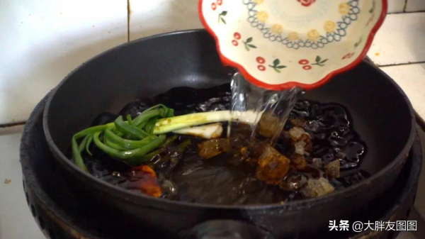 如何在家自制豉油雞?不要烤箱,爽滑鮮嫩,口水控制不住了 如何在家自制豉油雞?不要烤箱,爽滑鮮嫩,口水控制不住了