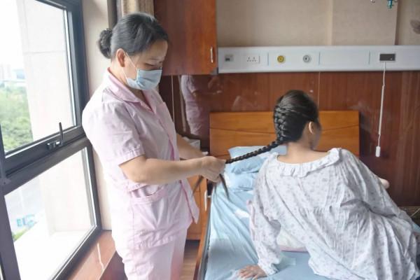 坐月子要不要洗頭？這個問題眾說紛紜，女明星親身經歷給你答案