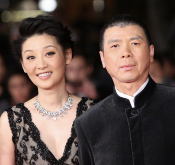 馮小剛前妻張娣：隱忍徐帆7年才離婚，單親帶女兒22年未曾改嫁