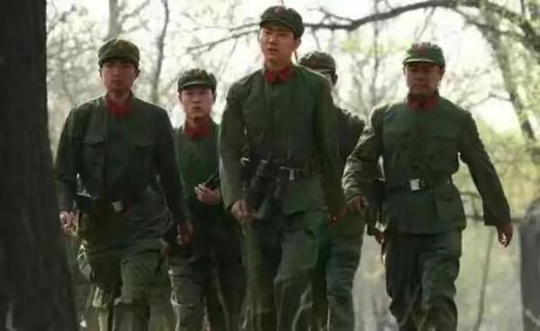 海軍副司令員周希漢在路途遭遇歹徒挑釁,將軍說:你有這個能耐? 海軍副司令員周希漢在路途遭遇歹徒挑釁,將軍說:你有這個能耐?