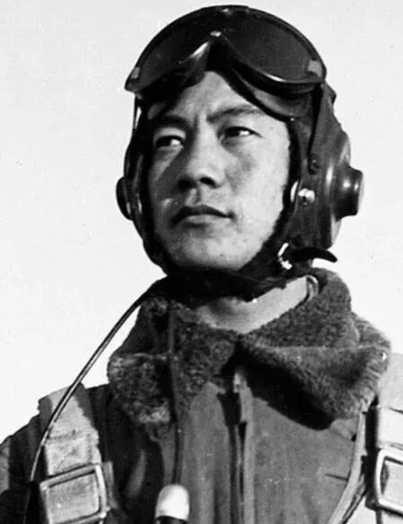 美軍戰機屢次侵犯南海，毛主席以七字霸氣回應，他們敢搗亂就打