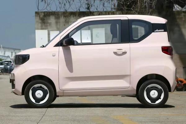 五菱宏光MINIEV：造型小巧，續航里程120km，適合女生代步