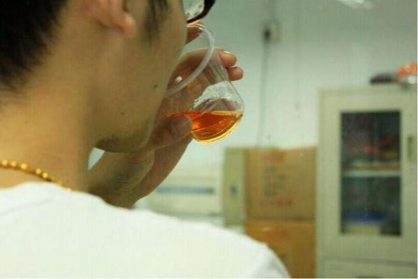 一小夥喝止咳糖漿上癮,三年花費百萬,後來切下手指,結果如何? 一小夥喝止咳糖漿上癮,三年花費百萬,後來切下手指,結果如何?