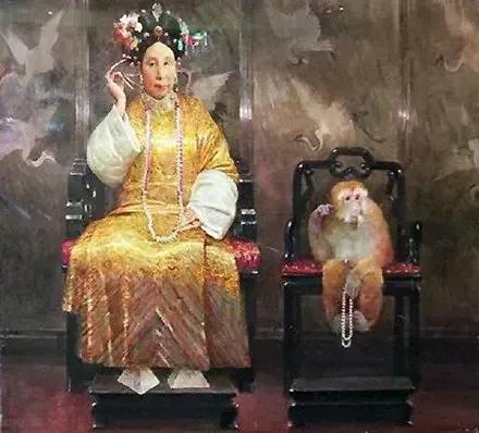 黃中羊“慈禧太后”系列油畫，網友：老佛爺被氣活了