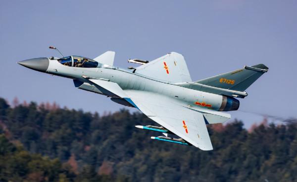 伊朗首批軍購靴子落地，殲10不敵俄製戰機，美國：敢賣就實施制裁