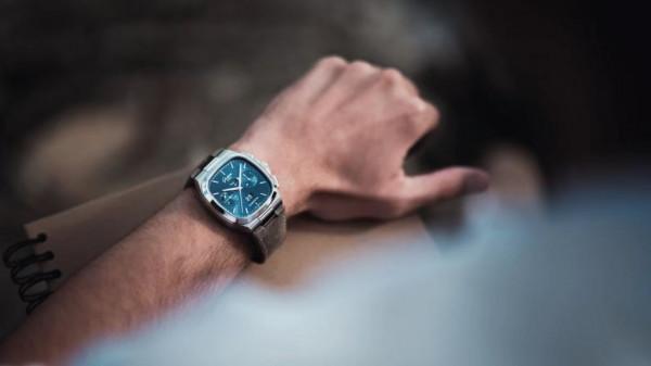 格拉蘇蒂原創推出藍色七十年代全景日曆計時碼錶 格拉蘇蒂原創推出藍色七十年代全景日曆計時碼錶