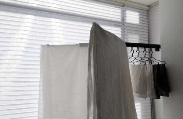 沒陽臺找不到地方晾衣服？這樣設計至少能晾50件衣服